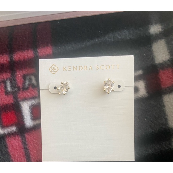 Kendra Scott Gold Heart Stud Earrings With Dust Bag. - Picture 7 of 7